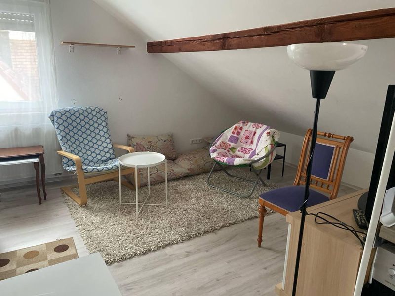 Gemütliche 1-Zimmer-Dachgeschosswohnung mit Küchenzeile in 76744 Wörth am Rhein